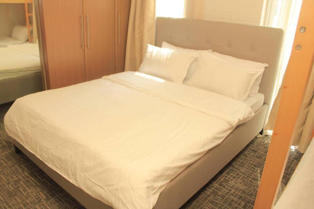 A2J Luxury 1Br Balcony Suite Near Venice Mall Bgc Manila Eksteriør billede